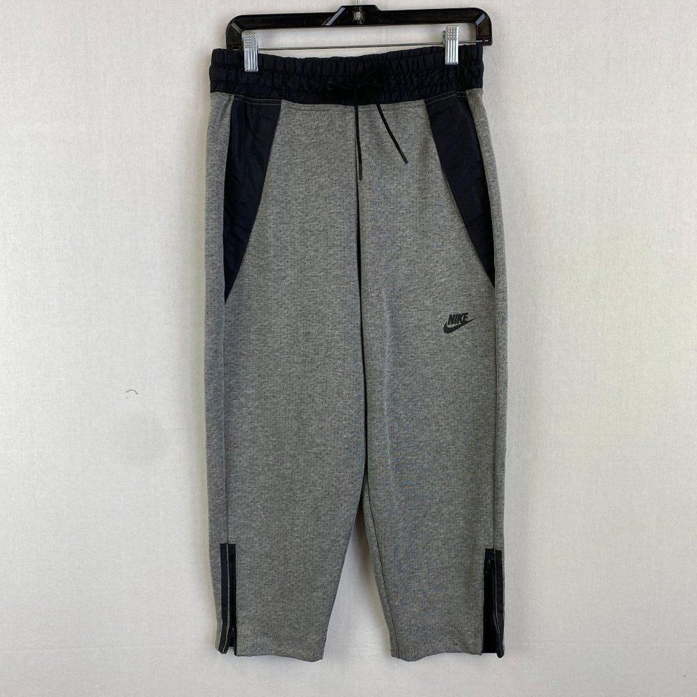 NIKE Textured Gray Capri